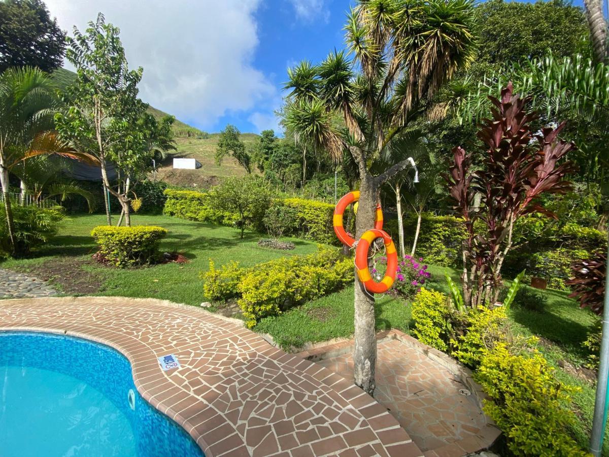 Finca Villa Chalet Del Rio Cali Farm Villa Chalet Cali River Eksteriør billede